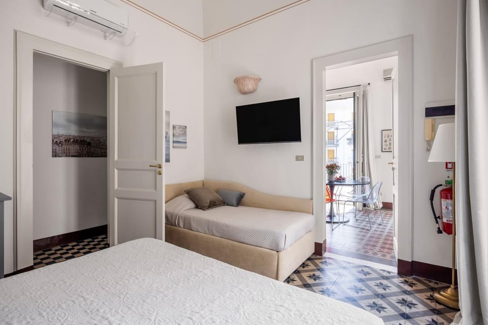 Bed, TV and multimedia, Bedroom, air conditioner