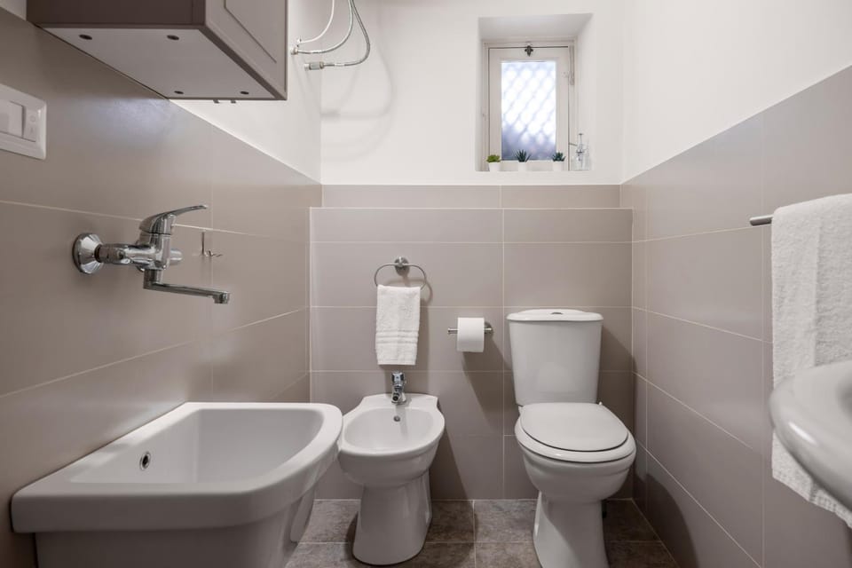 Toilet, Bathroom
