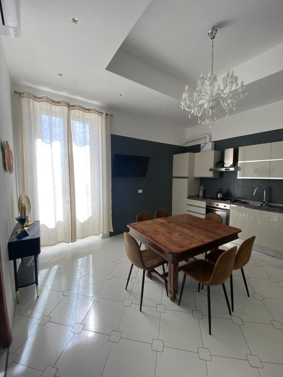 Kitchen or kitchenette, Living room, Seating area, Dining area, stove