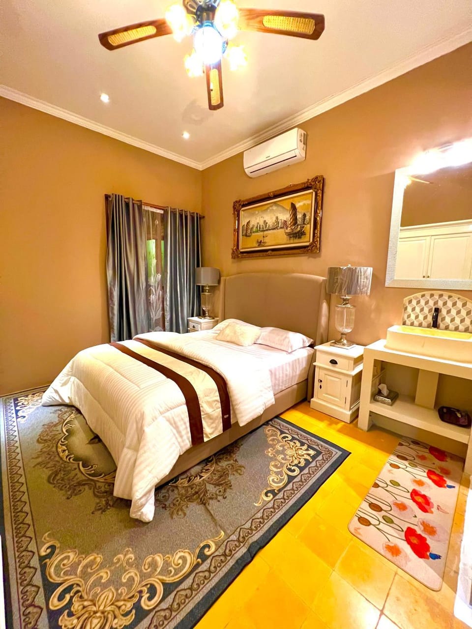 Bed, Photo of the whole room, Bedroom, air conditioner
