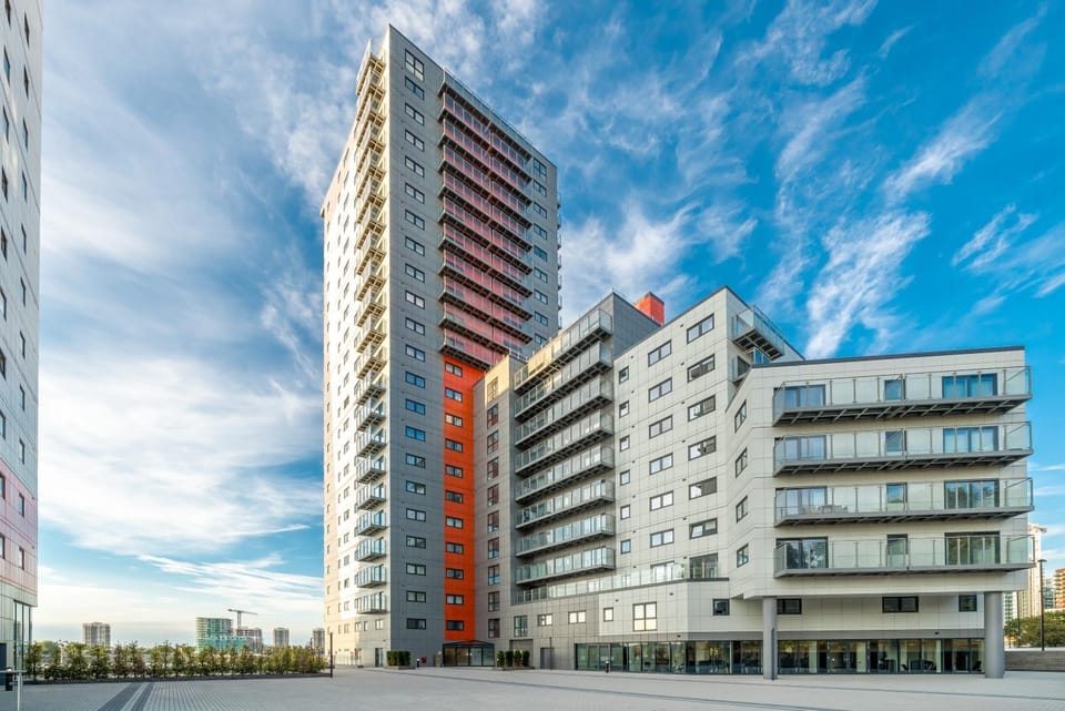 Property building, Neighbourhood, City view, Location