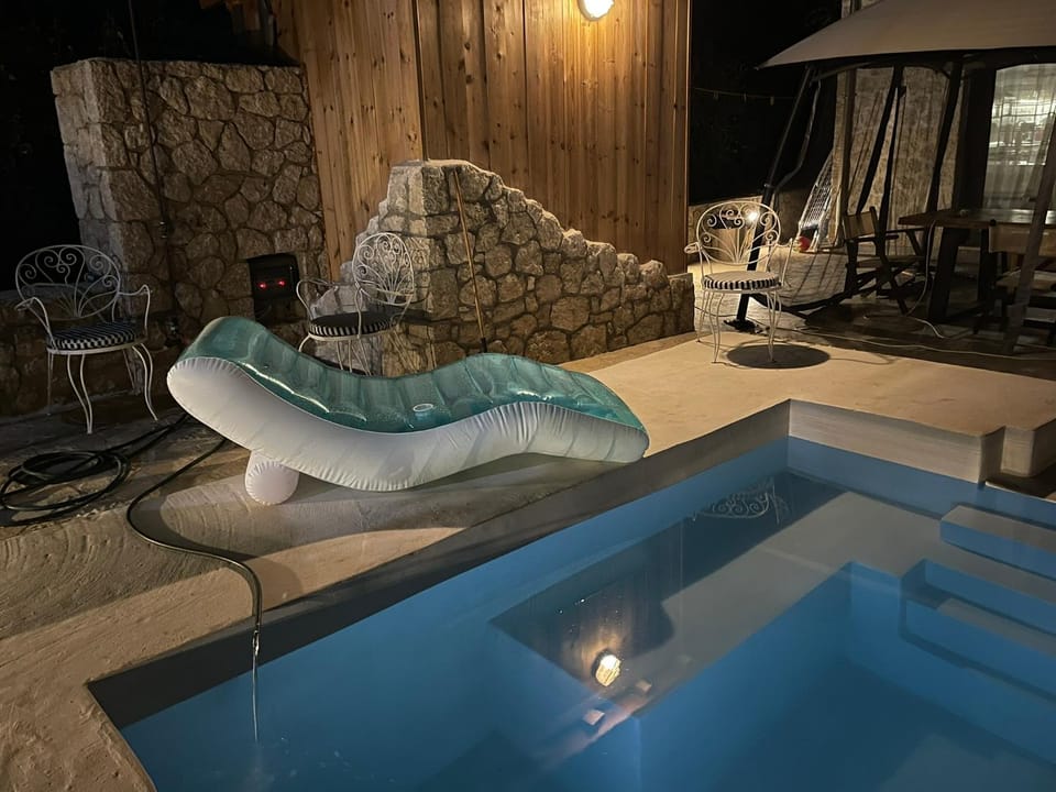 Property building, Night, Natural landscape, Hot Tub, Pool view, Swimming pool, Breakfast, sunbed
