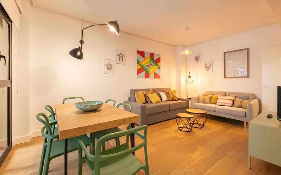 Cathedral Apartment Welcome wheelchairs 6 pax Apartment in Seville