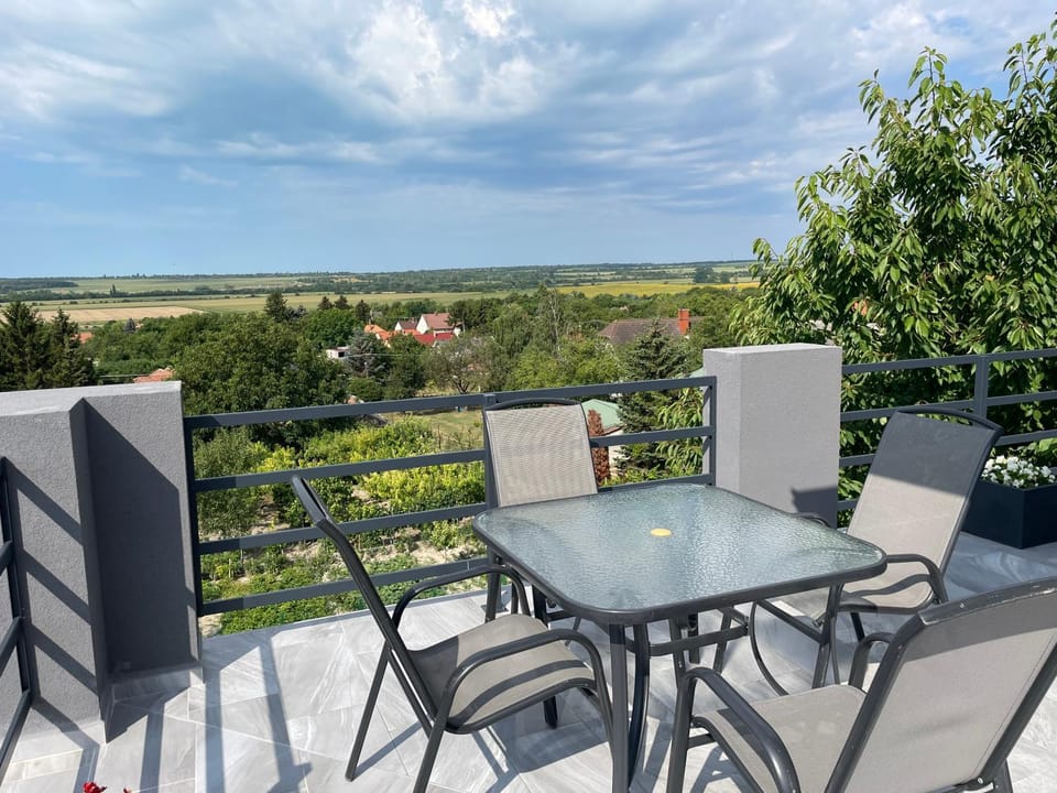 View (from property/room), Balcony/Terrace