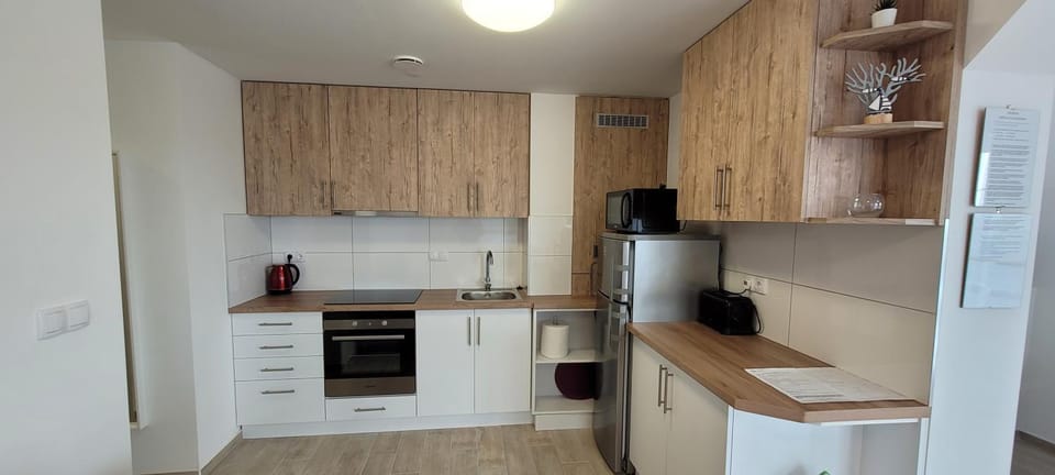 Coffee/tea facilities, Kitchen or kitchenette, minibar, pet friendly, stove, toaster