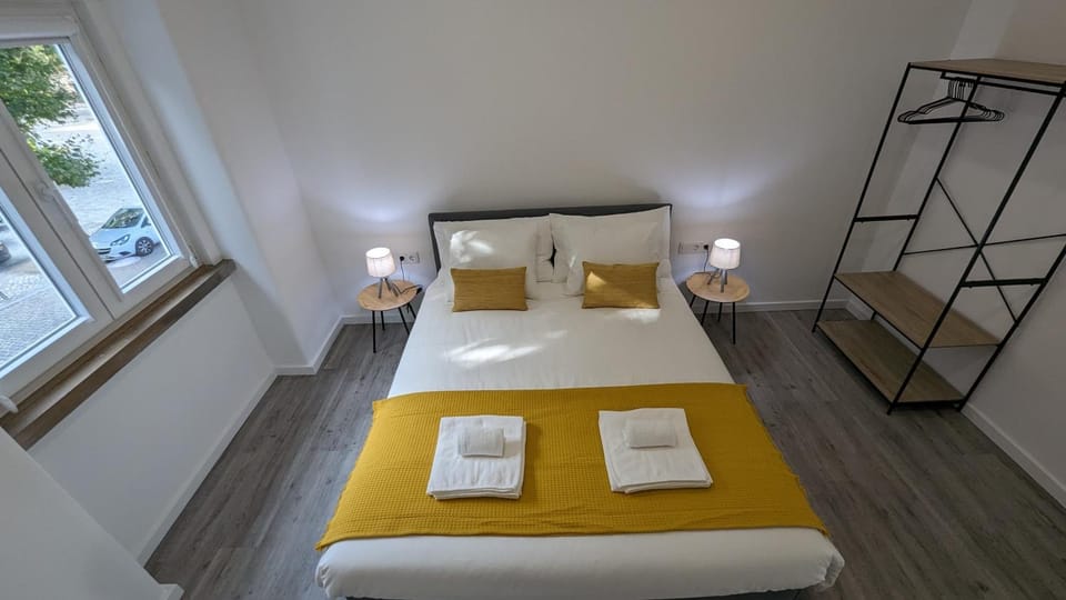 Bed, Photo of the whole room, Bedroom, towels