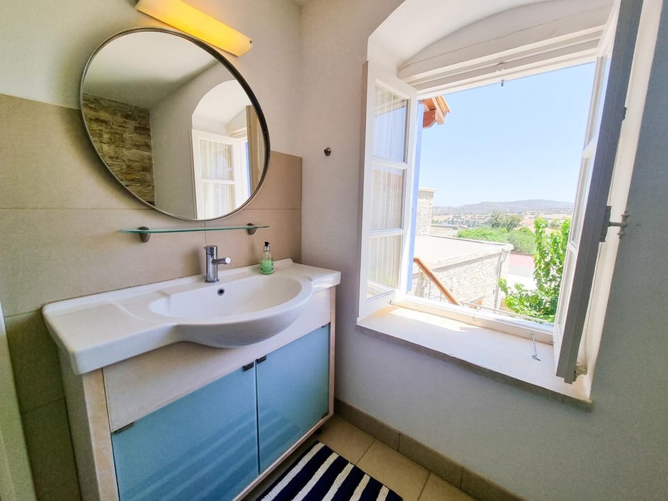 Natural landscape, Bathroom