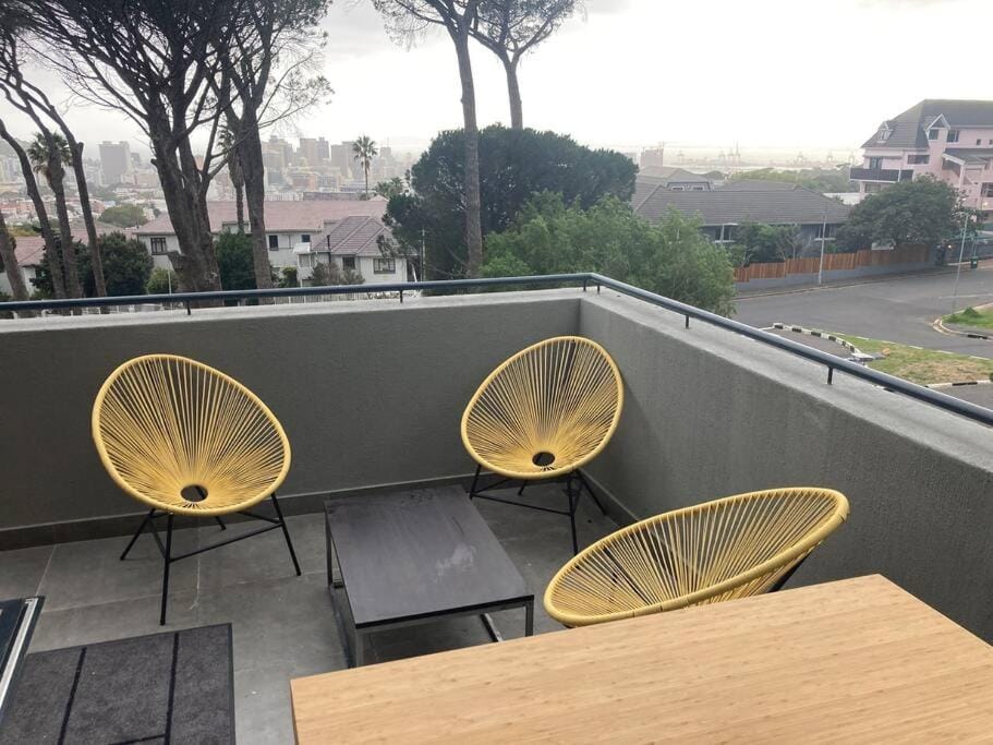 Deer Park Apartment CPT - With Sweeping Views Apartment in Cape Town
