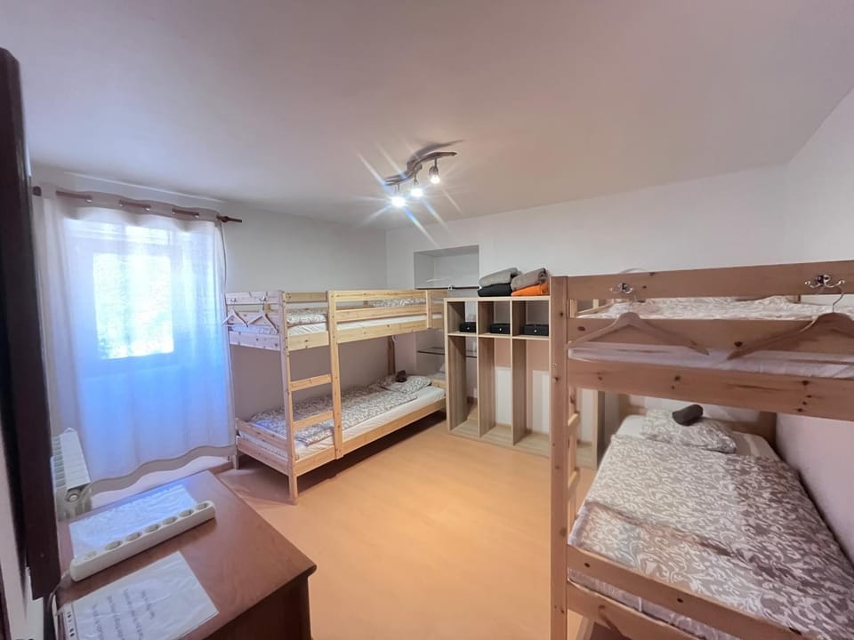 Bed, Photo of the whole room, bunk bed