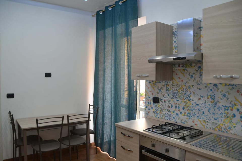 Kitchen or kitchenette, Dining area, pet friendly, stove