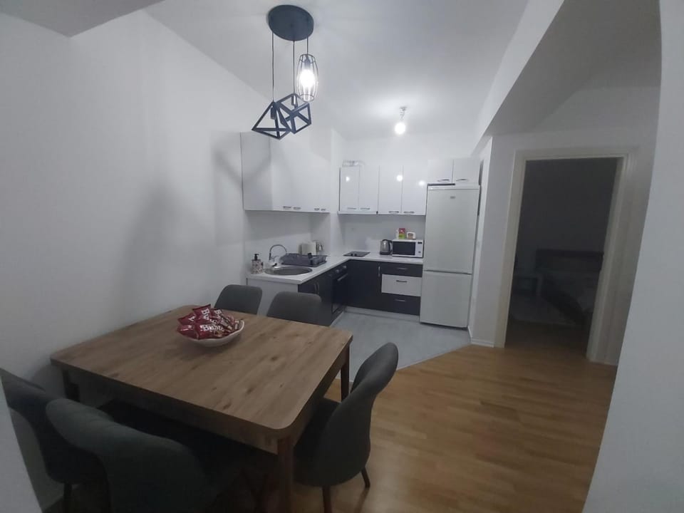 Dining area, kitchen
