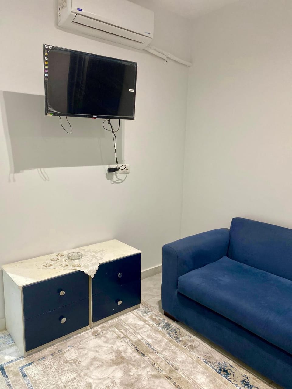 TV and multimedia, Living room, Seating area, air conditioner