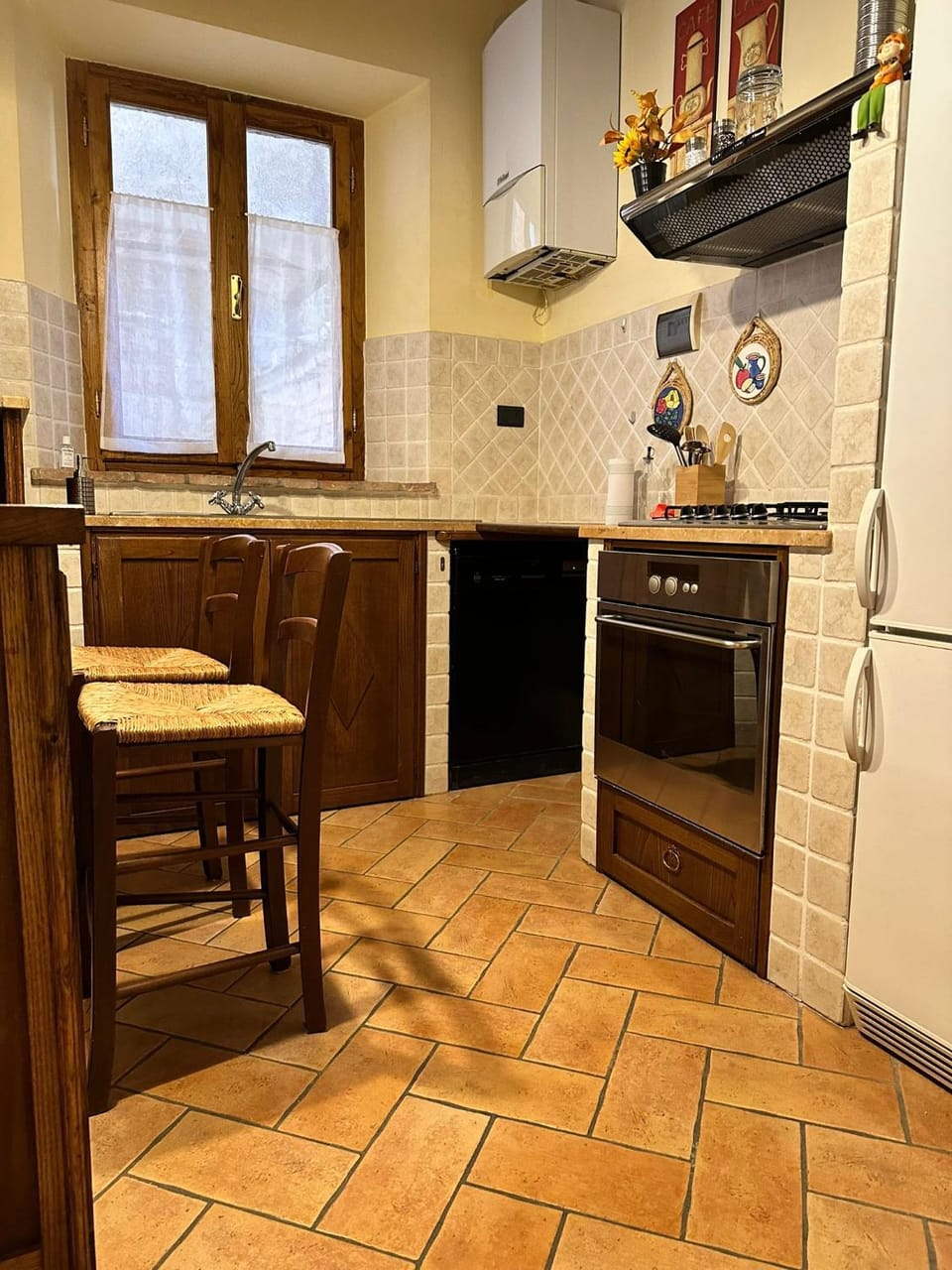 Kitchen or kitchenette, Dining area, dishwasher, pet friendly, stove