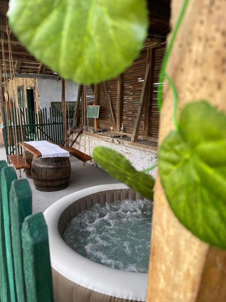 Garden, Hot Tub, Balcony/Terrace