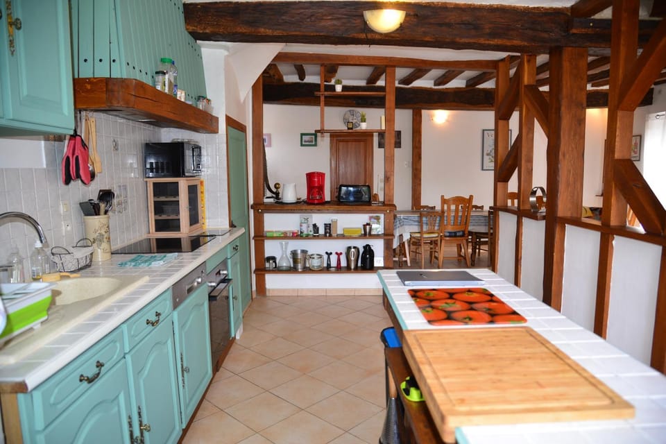 Kitchen or kitchenette, minibar, pet friendly, stove