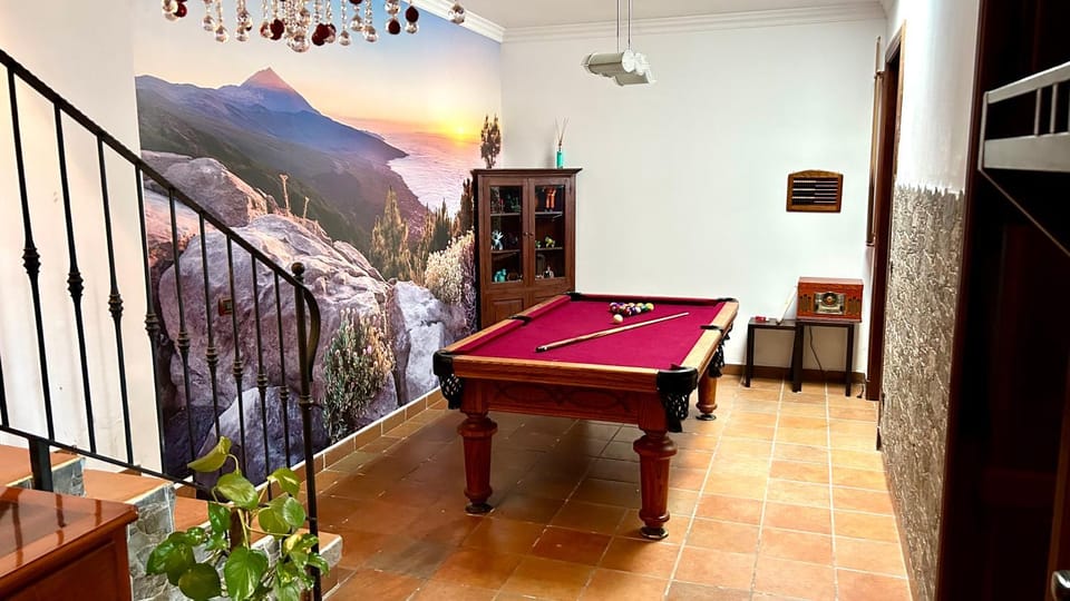 Billiard, Game Room