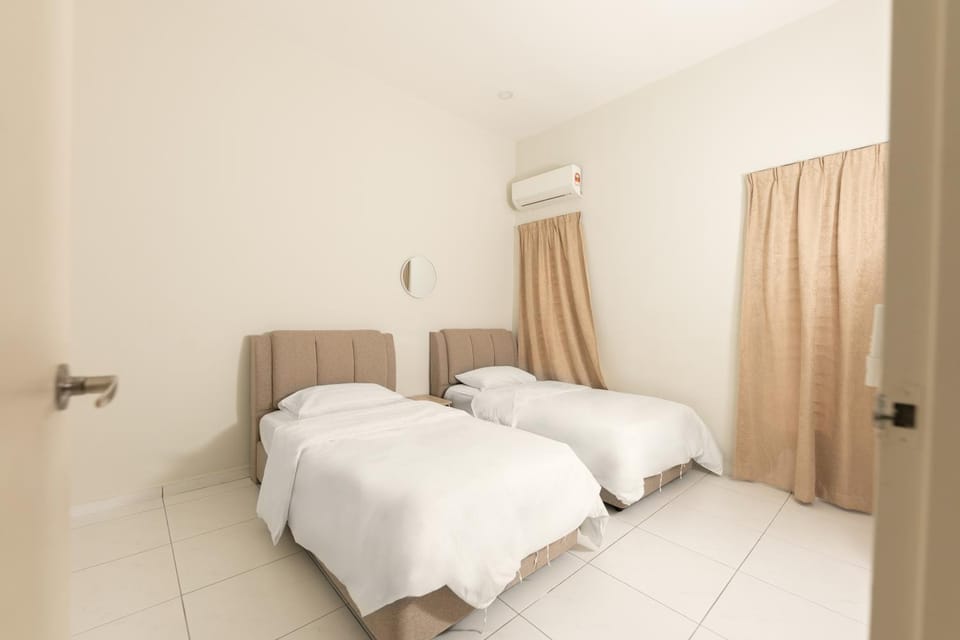 Bed, Photo of the whole room, Bedroom, air conditioner