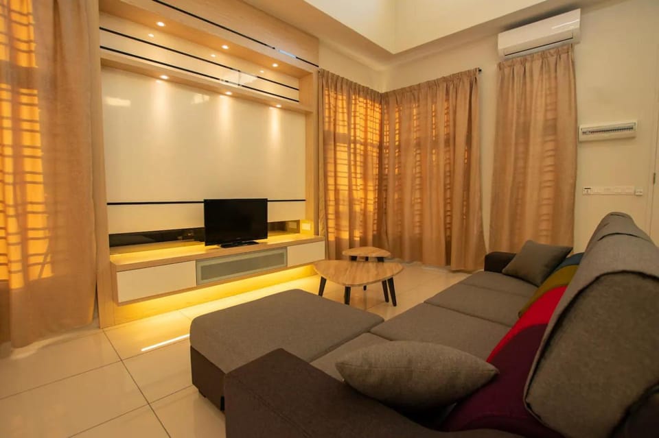 TV and multimedia, Living room, Seating area, Evening entertainment, air conditioner