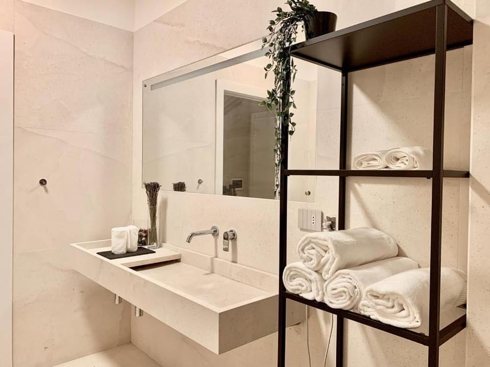 Bathroom, towels