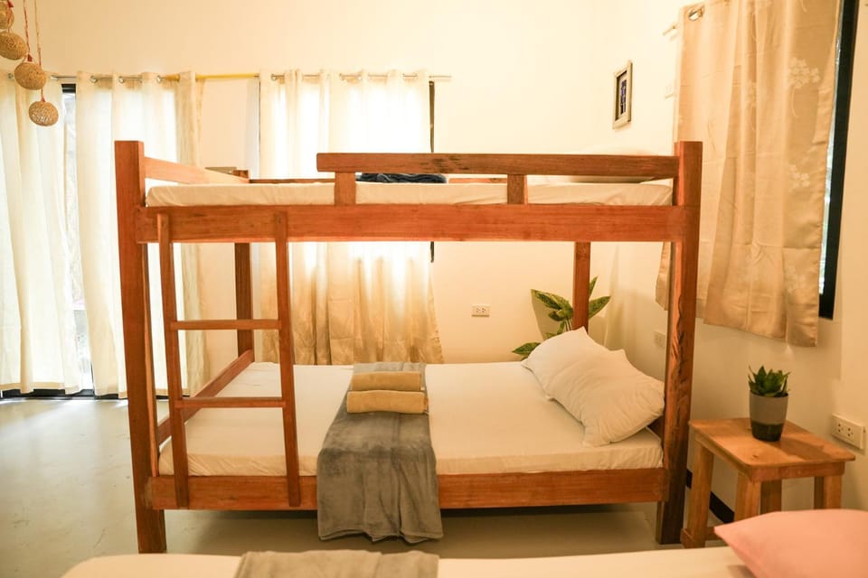 Bed, Photo of the whole room, Bedroom, bunk bed, towels