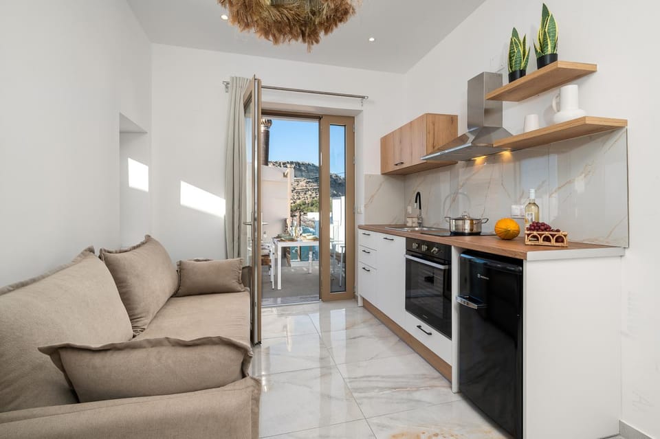Kitchen or kitchenette, Living room, Seating area