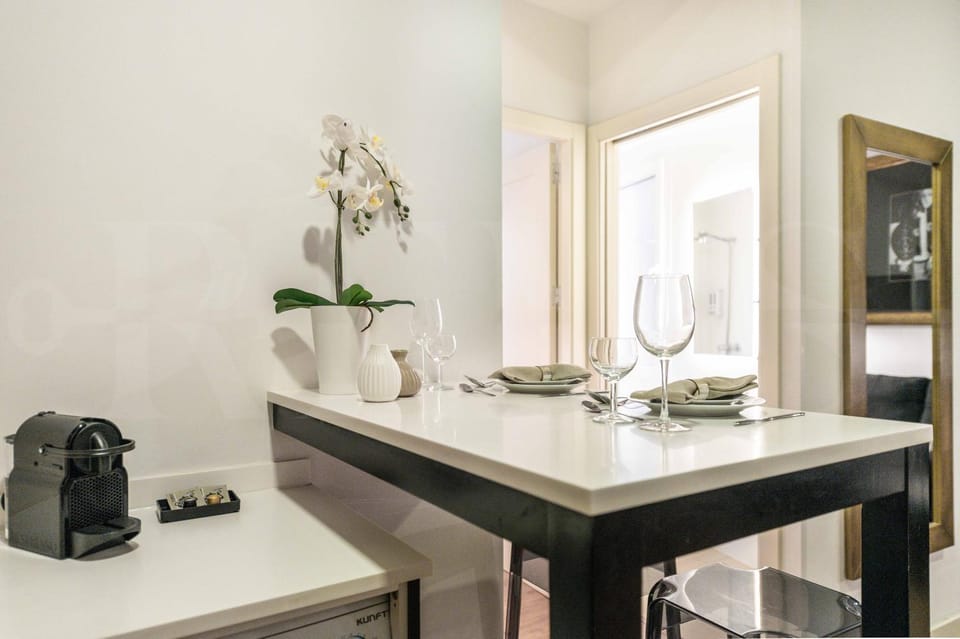 Black & Gold Suite Picasso-Inspired REMS Apartment in Malaga
