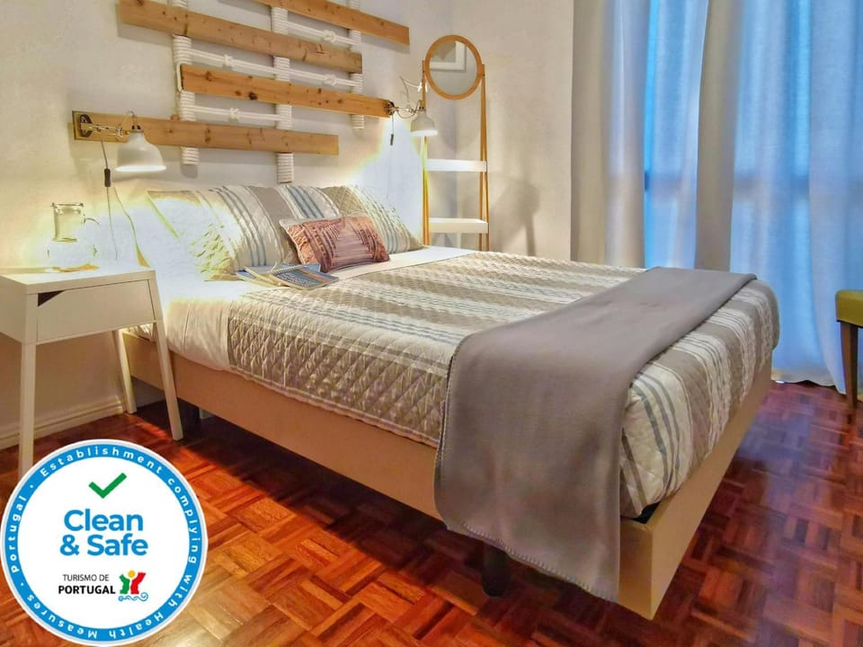 Bed, Photo of the whole room, Decorative detail, Bedroom