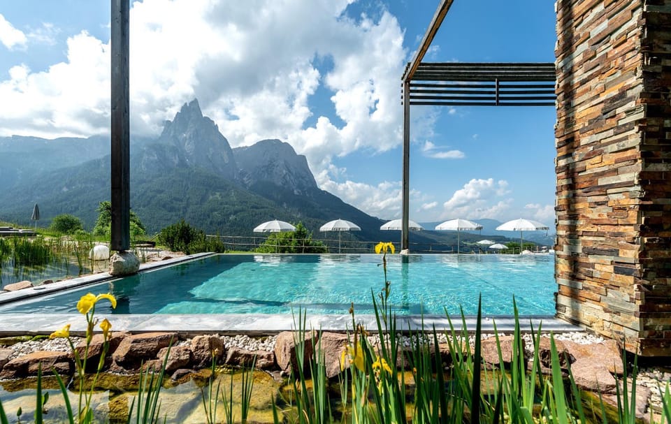 Mountain view, Pool view, Swimming pool