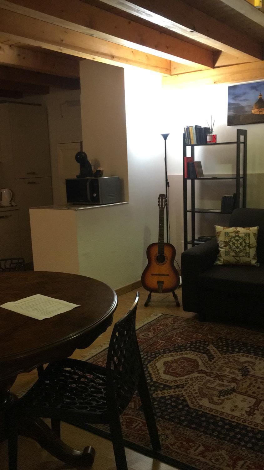 TV and multimedia, Living room, Photo of the whole room, Seating area, Dining area