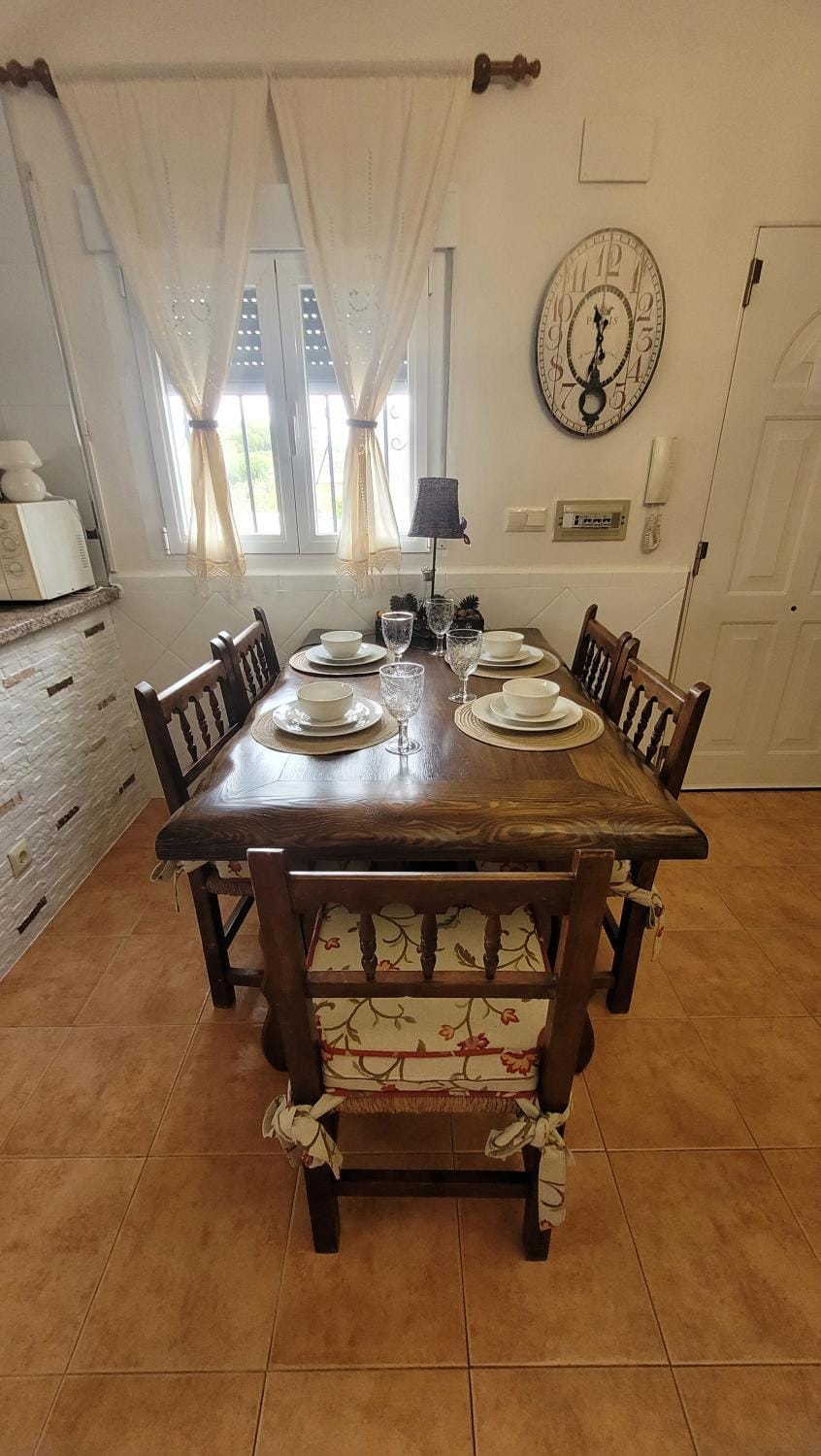 Dining area, Pool view