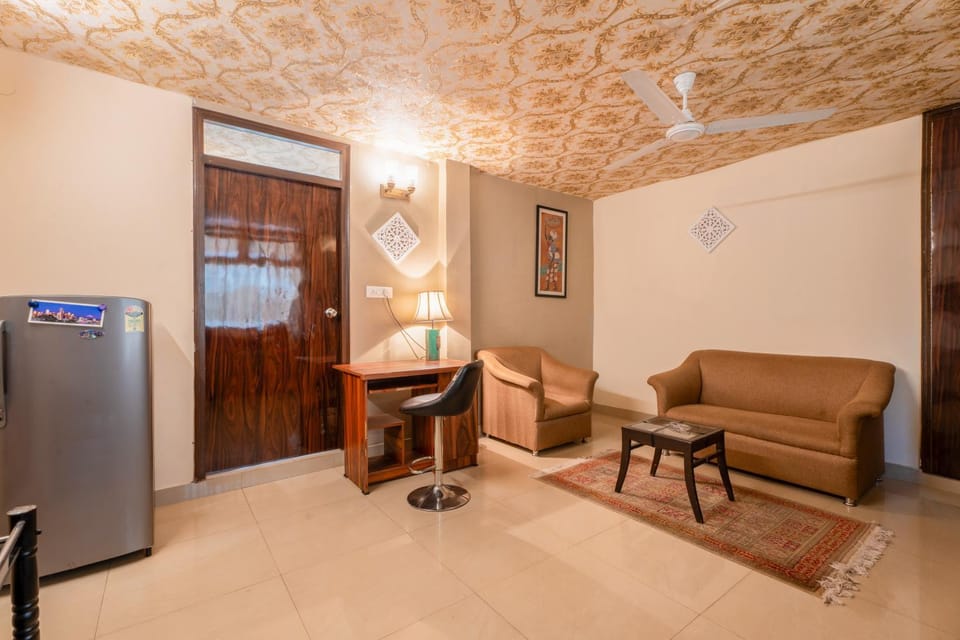 Kitchen or kitchenette, Living room, Seating area