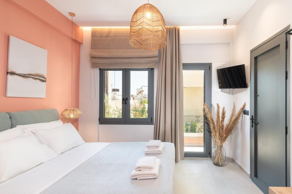 Bed, Photo of the whole room, towels