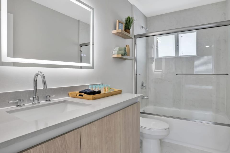 Shower, Toilet, Bathroom, Bath