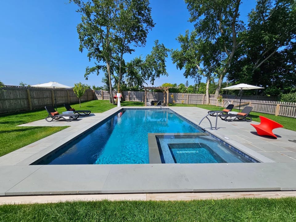 Hot Tub, Swimming pool