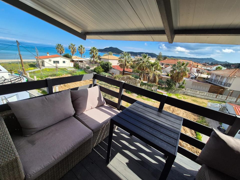 Mastora Seaside Loft Apartment in Katastari