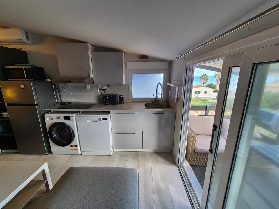 Mastora Seaside Loft Apartment in Katastari