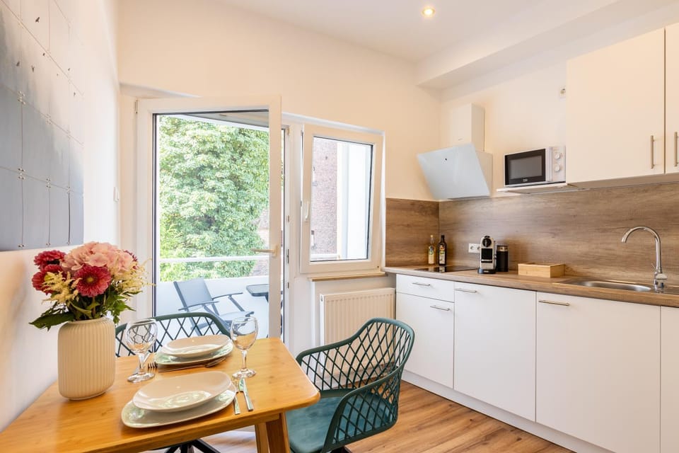 Kitchen or kitchenette, Seating area, Dining area, minibar, stove