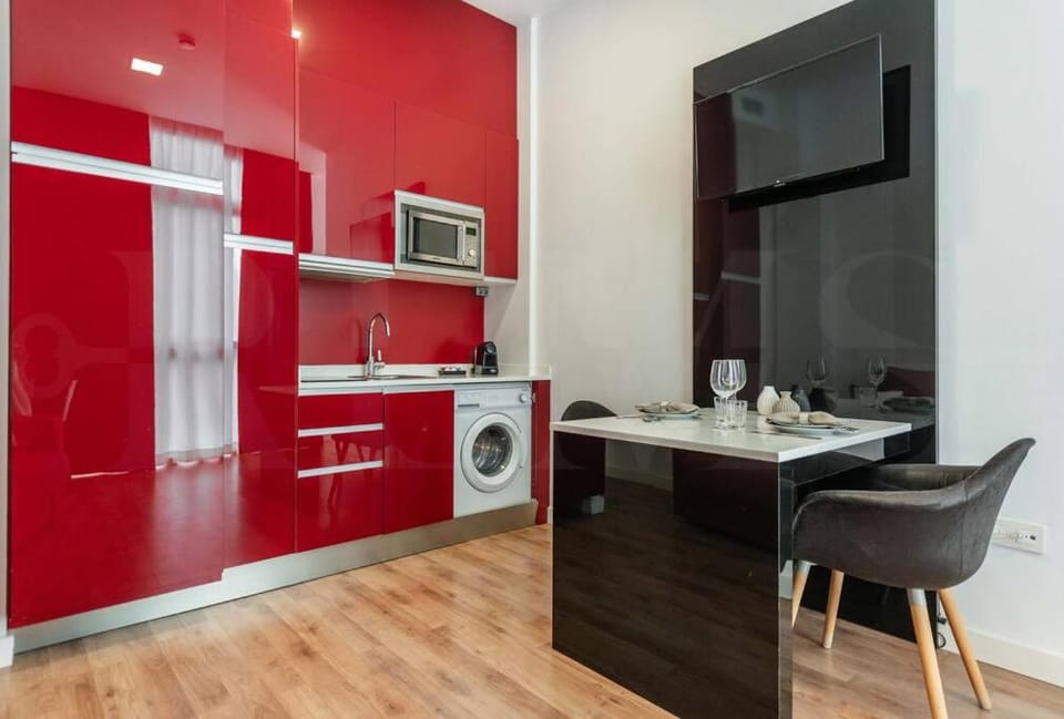 Art & Arena Suite Picasso-Inspired REMS Apartment in Malaga