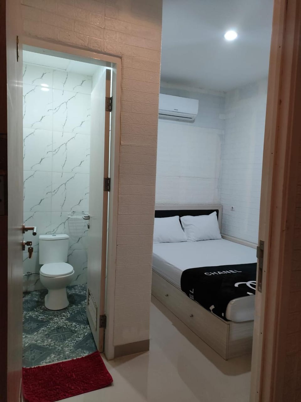 Toilet, Bedroom