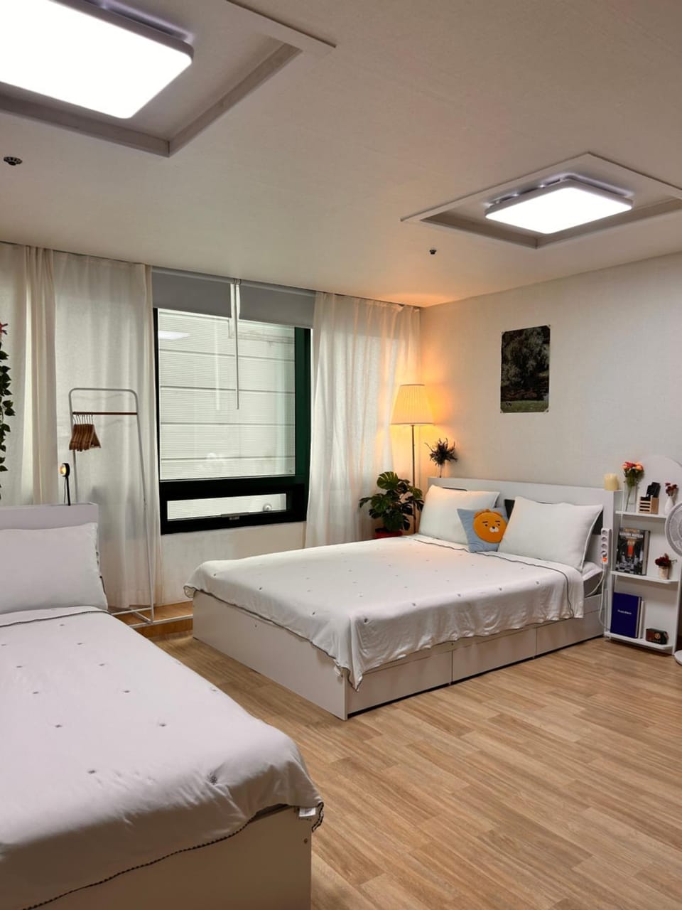 Property building, Bed, Bedroom