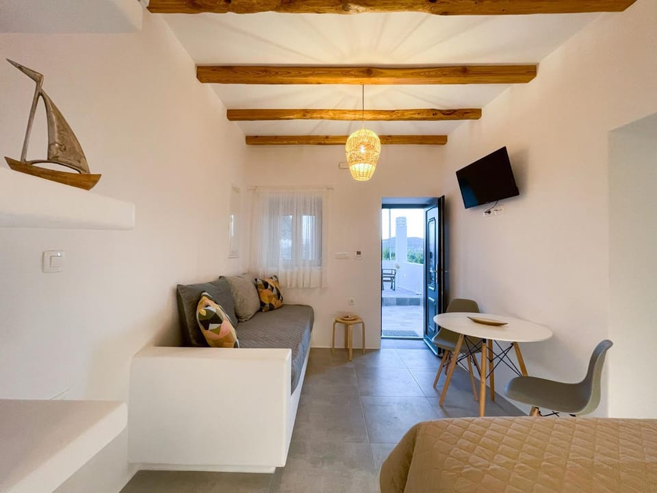 Bed, TV and multimedia, Photo of the whole room, Seating area, Dining area, Bedroom