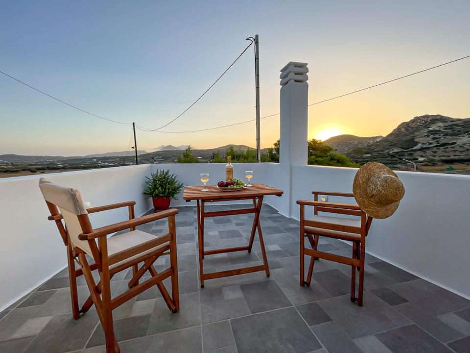 Patio, Natural landscape, View (from property/room), Balcony/Terrace, Seating area, Mountain view