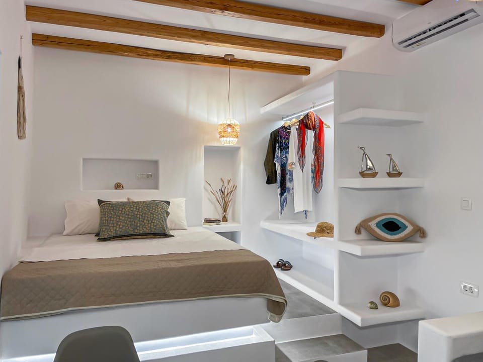 Bed, Photo of the whole room, Bedroom, wardrobe, air conditioner