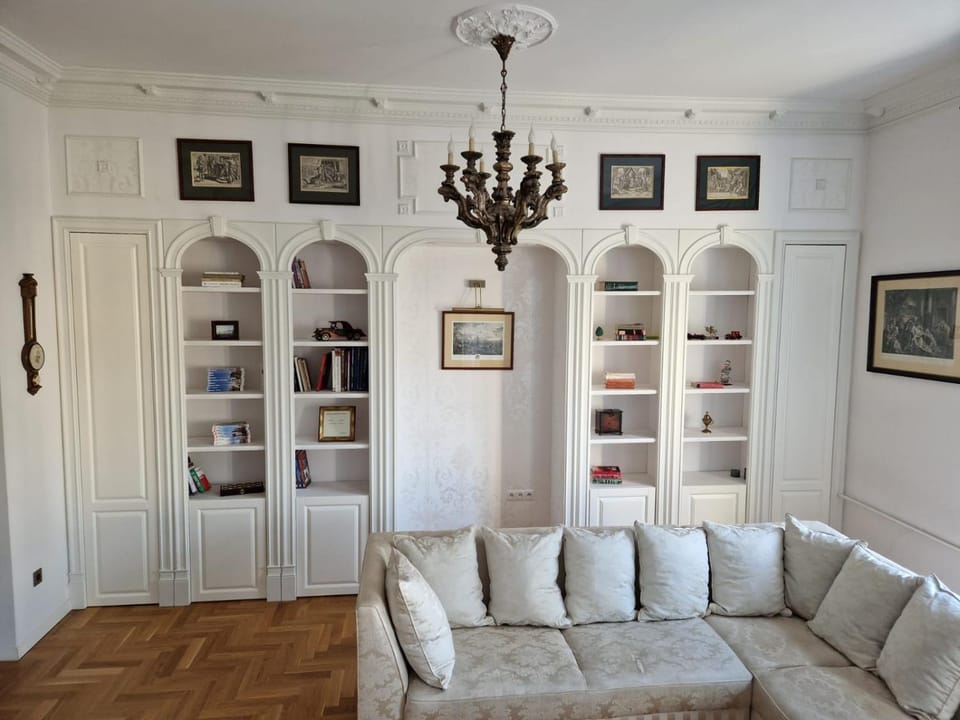 Library, Living room, Seating area