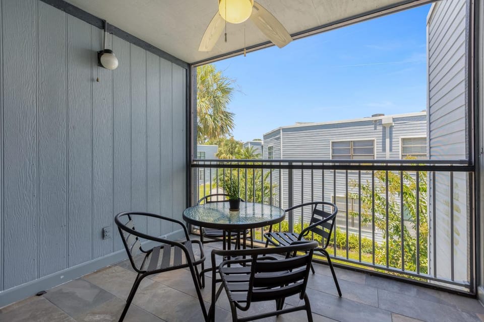 Property building, Pool view, Swimming pool, sunbed