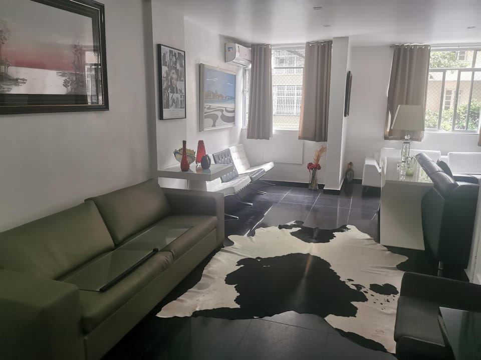 The best Copacabana Luxury Design 3 Bedroom room 3 bathroom 75 gigantic inch cinema tv top location 4 split ac Apartment in Rio de Janeiro