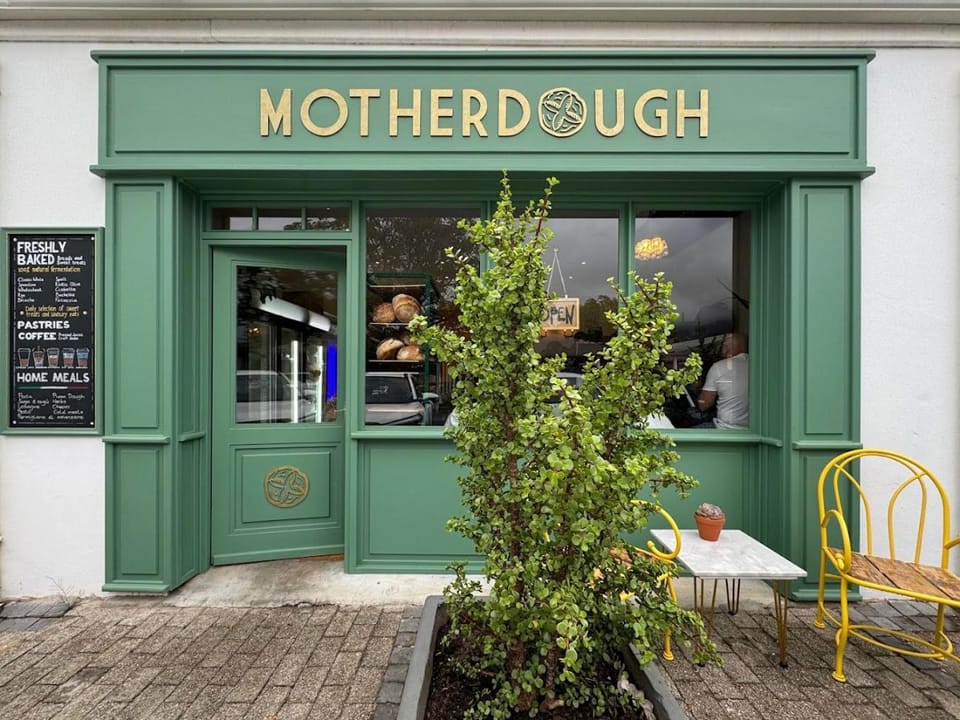 Nearby landmark, Restaurant/places to eat, Neighbourhood, Food and drinks