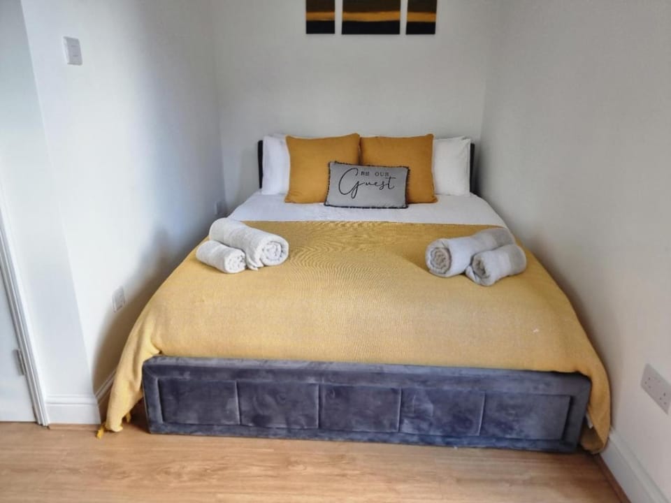 Stunning roof terrace studio flat Apartment in London