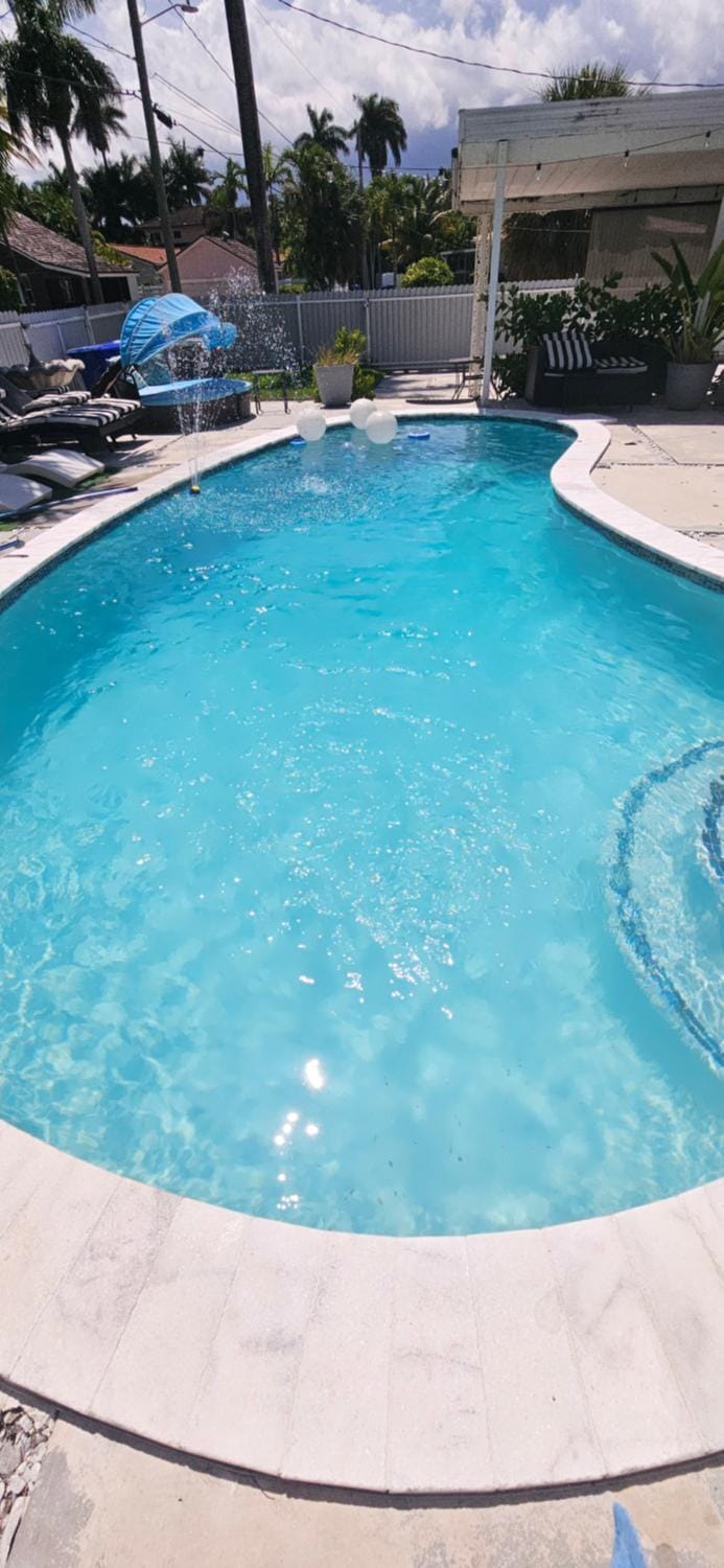 Pool Paradise Half mile to Beach w Massive Yard! Villa in Hollywood