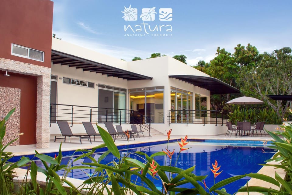 Day, Swimming pool